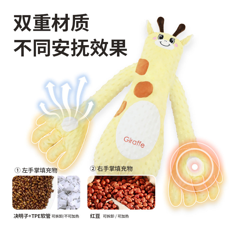 Baby soothing hand cuddling to sleep, patting baby to calm down, baby lying down to sleep, baby anti-startle pillow, patting bottom to soothe baby.