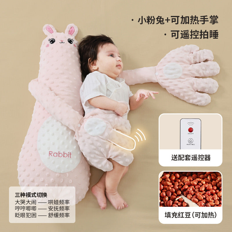 Baby soothing hand cuddling to sleep, patting baby to calm down, baby lying down to sleep, baby anti-startle pillow, patting bottom to soothe baby.